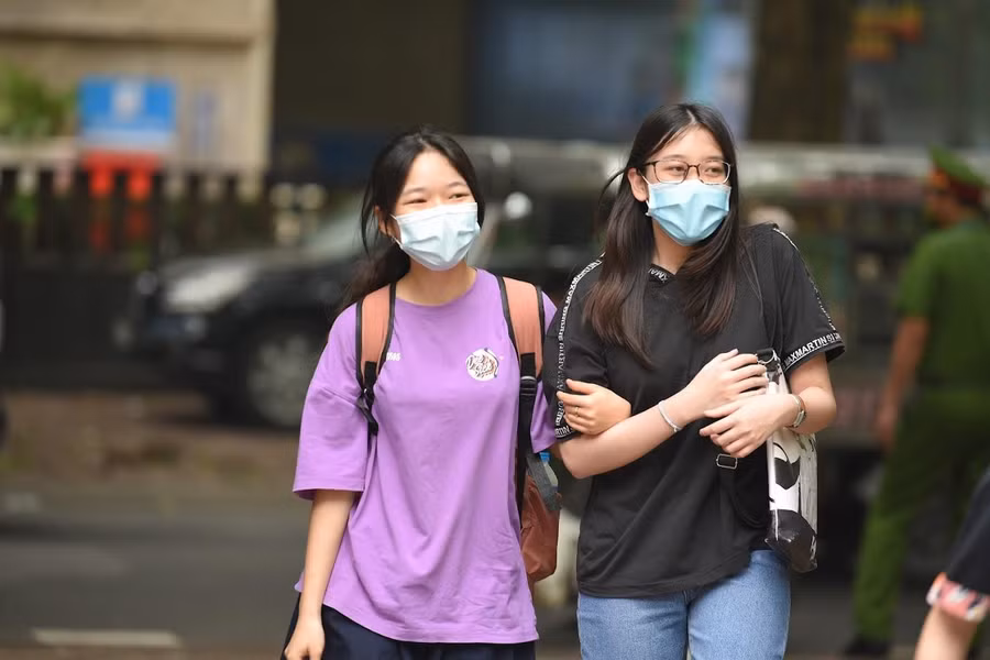 Thí sinh Hà Nội thở phào sau môn thi cuối cùng.