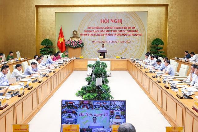 Thủ tướng yêu cầu các Bộ trưởng, Thủ trưởng cơ quan ngang bộ, Chủ tịch UBND các tỉnh, thành phố nghiêm túc kiểm điểm, rút kinh nghiệm, xác định rõ trách nhiệm của tổ chức, cá nhân, chấn chỉnh ngay việc lãnh đạo, chỉ đạo công tác PCCC. Ảnh: VGP. Thủ tướng yêu cầu các Bộ trưởng, Thủ trưởng cơ quan ngang bộ, Chủ tịch UBND các tỉnh, thành phố nghiêm túc kiểm điểm, rút kinh nghiệm, xác định rõ trách nhiệm của tổ chức, cá nhân, chấn chỉnh ngay việc lãnh đạo, chỉ đạo công tác PCCC. Ảnh: VGP.