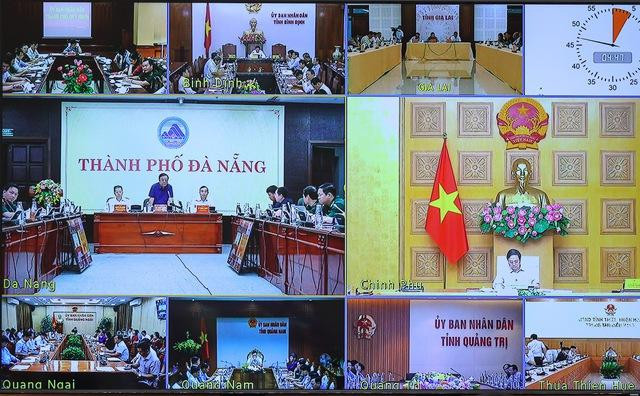 Từ điểm cầu Thành phố Đà Nẵng, Bộ trưởng Bộ Nông nghiệp và Phát triển nông thôn Lê Minh Hoan cho biết chúng ta có thể tương đối yên tâm với công tác bảo đảm an toàn hồ đập. Ảnh: VGP. Từ điểm cầu Thành phố Đà Nẵng, Bộ trưởng Bộ Nông nghiệp và Phát triển nông thôn Lê Minh Hoan cho biết chúng ta có thể tương đối yên tâm với công tác bảo đảm an toàn hồ đập. Ảnh: VGP.