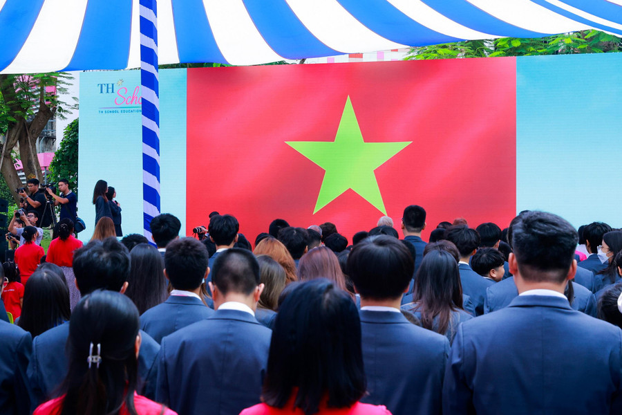 Học sinh TH School được nhận nền giáo dục tiên tiến của thế giới và tinh hoa của giáo dục Việt Nam qua mô hình 80/20, đồng thời được tự chủ và trao quyền thông qua các môn học.