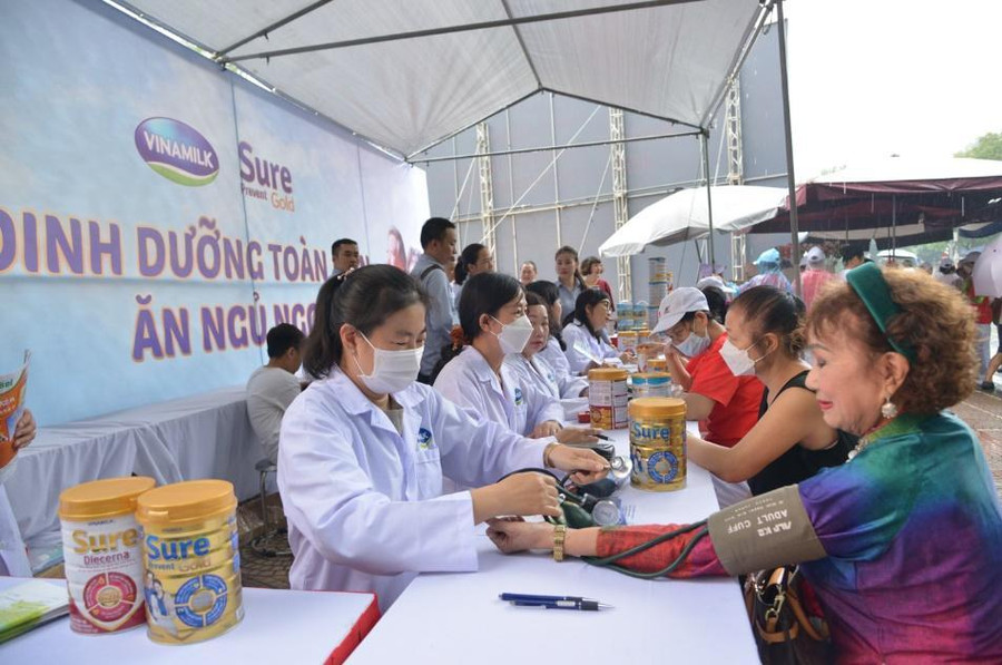Vinamilk đồng hành cùng hơn 2.000 người cao tuổi thủ đô ảnh 9