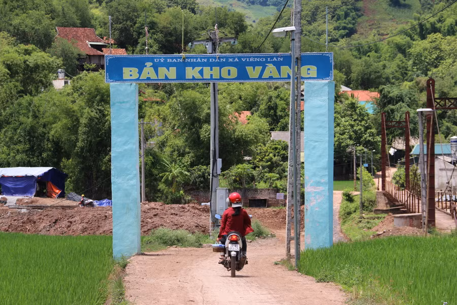 Nhiều công trình đã và đang được đầu tư, xây dựng, tạo điều kiện thuận lợi để người dân phát triển kinh tế. Nhiều công trình đã và đang được đầu tư, xây dựng, tạo điều kiện thuận lợi để người dân phát triển kinh tế.