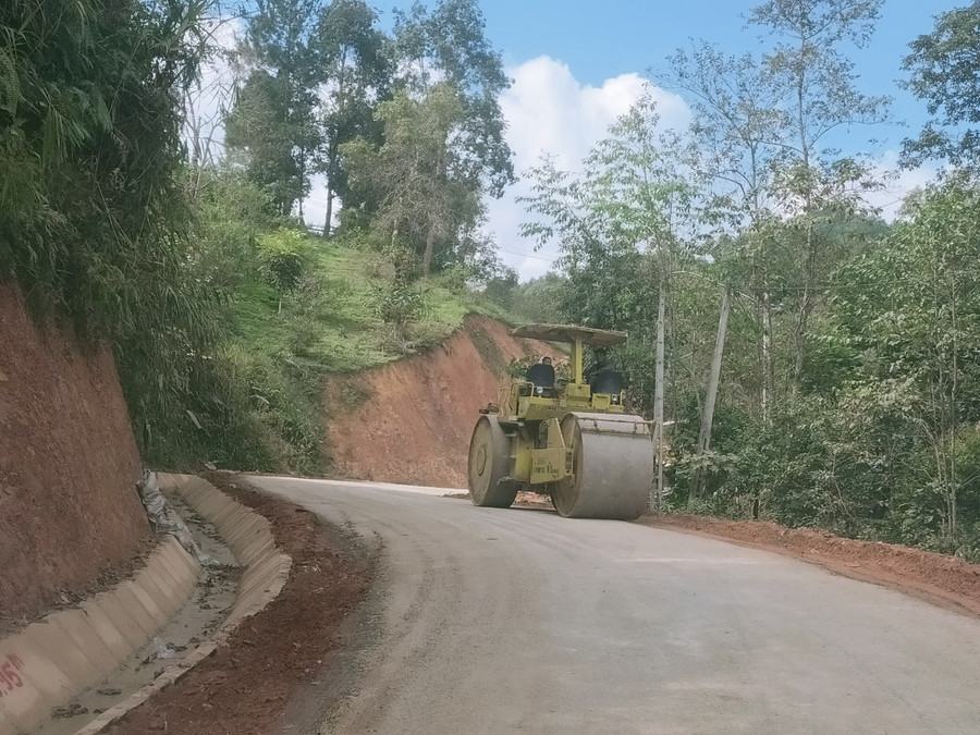 Tỉnh Hoà Bình luôn chú trọng đến công tác nâng cấp và sửa chữa đường, tạo điều kiện cho người dân đi lại. Tỉnh Hoà Bình luôn chú trọng đến công tác nâng cấp và sửa chữa đường, tạo điều kiện cho người dân đi lại.