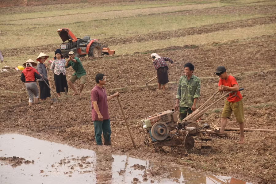 Nông dân trên địa bàn bước vào vụ sản xuất mới.