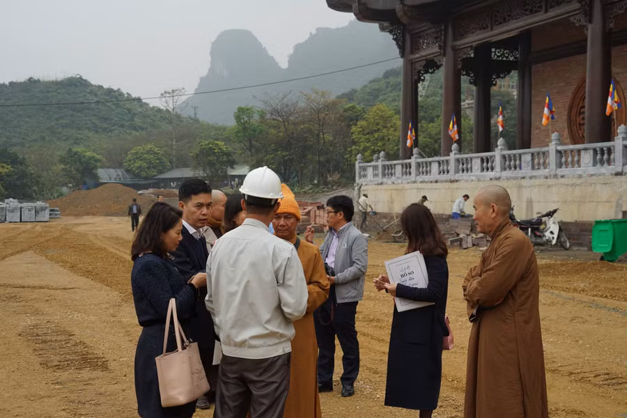 Đoàn công tác Cục Văn thư và Lưu trữ Nhà nước cùng một số đơn vị đi khảo sát