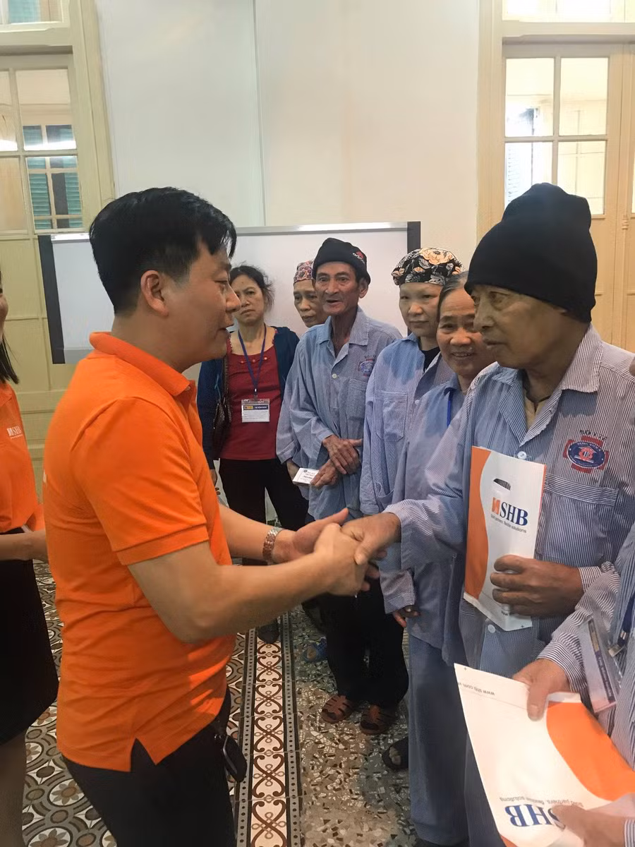 Món quà nhỏ nhưng là nguồn động viên lớn đối với người bệnh Món quà nhỏ nhưng là nguồn động viên lớn đối với người bệnh