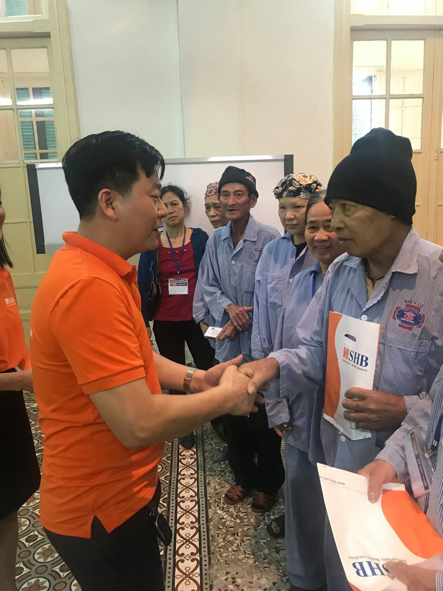 Món quà nhỏ nhưng là nguồn động viên lớn đối với người bệnh Món quà nhỏ nhưng là nguồn động viên lớn đối với người bệnh