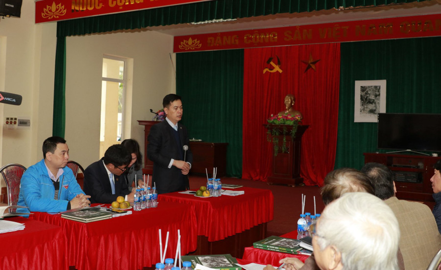 Cục trưởng Cục văn thư lưu trữ Đặng Thanh Tùng phát biểu tại buổi làm việc.