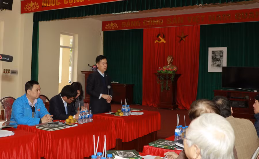 Cục trưởng Cục văn thư lưu trữ Đặng Thanh Tùng phát biểu tại buổi làm việc.