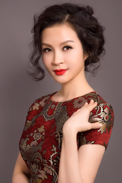 MC Thanh Mai trẻ trung hút hồn với váy ôm sát - Ảnh 7