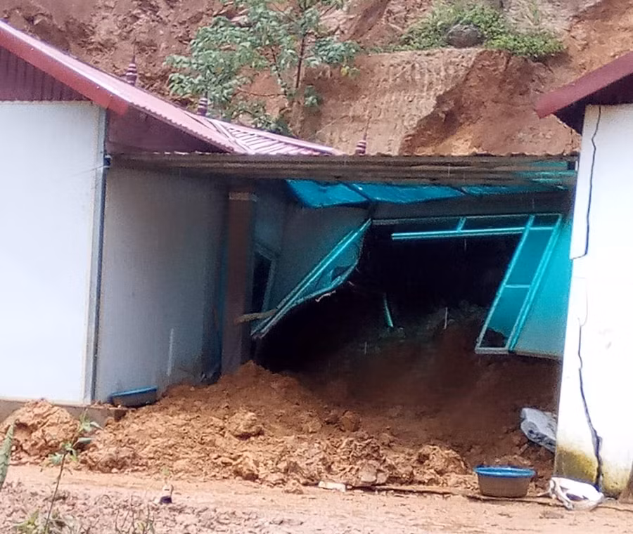 Ngôi nhà cấp 4 bị sập, khiến bà C.Th.Tr tử vong.