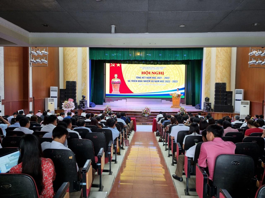 Quang cảnh Hội nghị tổng kết năm học 2021 - 2022 và triển khai nhiệm vụ năm học mới.