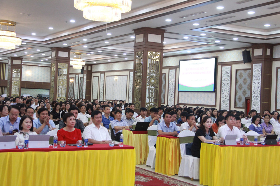 Các đại biểu tham dự tại Hội nghị.