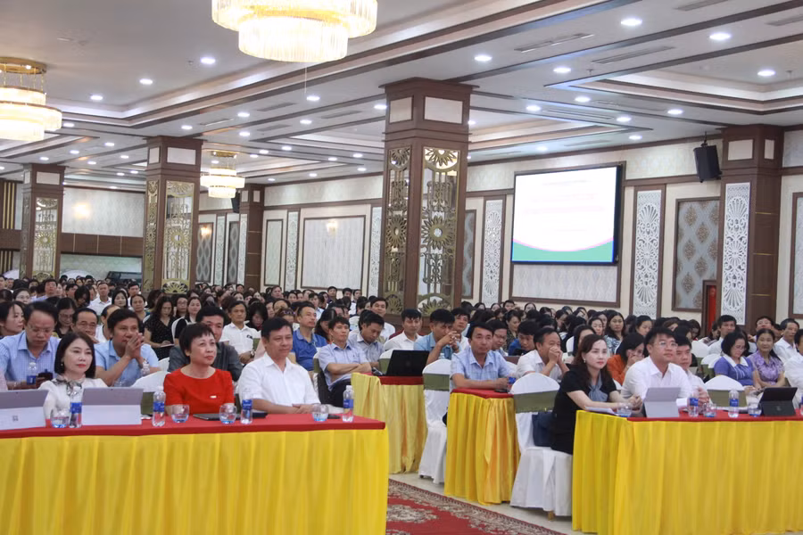 Các đại biểu tham dự tại Hội nghị.