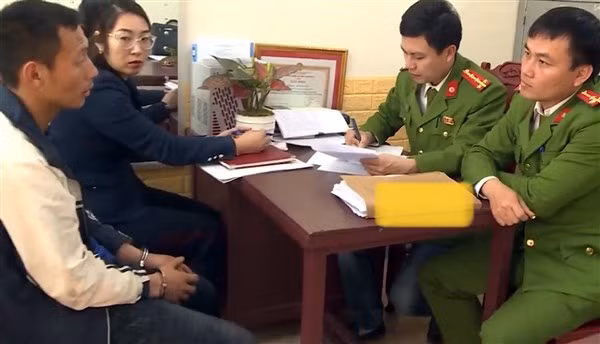 Đối tượng Sung Văn Cợ tại cơ quan điều tra.