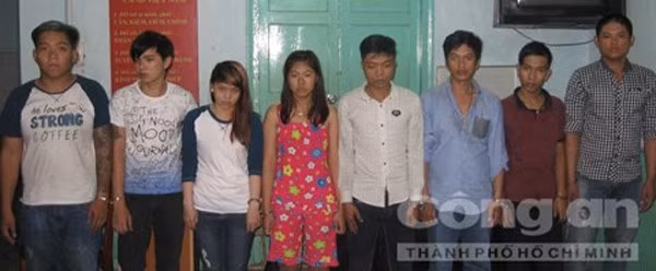 Nhóm đối tượng tại cơ quan công an.