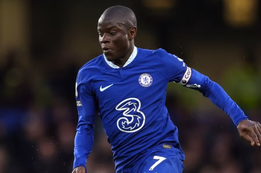N'Golo Kante lần đầu đá chính kể từ tháng 8.