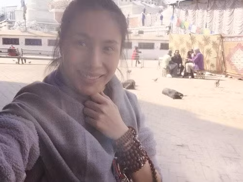 “Soi” gu thời trang đi lễ chùa của chân dài Việt