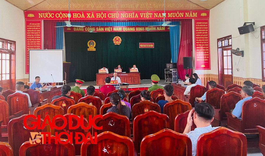 Quang cảnh phiên tòa xét xử Nguyễn Đình Đạt. (Ảnh: Vũ Long) Quang cảnh phiên tòa xét xử Nguyễn Đình Đạt. (Ảnh: Vũ Long)