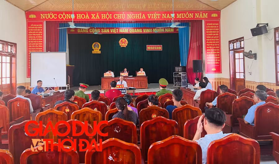 Quang cảnh phiên tòa xét xử Nguyễn Đình Đạt. (Ảnh: Vũ Long) Quang cảnh phiên tòa xét xử Nguyễn Đình Đạt. (Ảnh: Vũ Long)