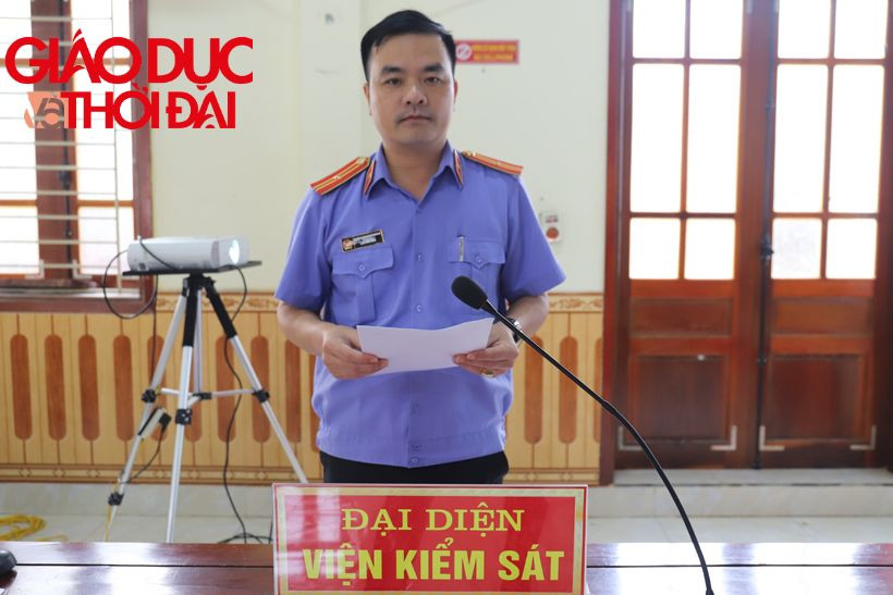 Ông Cao Anh Bắc - Đại diện VKS huyện Hương Sơn trong phiên tòa xét xử. (Ảnh: Vũ Long) Ông Cao Anh Bắc - Đại diện VKS huyện Hương Sơn trong phiên tòa xét xử. (Ảnh: Vũ Long)