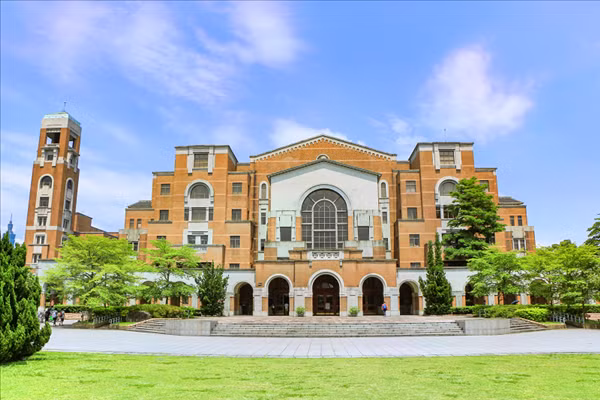 Đại học Đài Loan có hơn 50 giảng viên đang giảng dạy và nghiên cứu về chất bán dẫn. Đây là một trong những trường lớn nhất ở châu Á chuyên về lĩnh vực này.