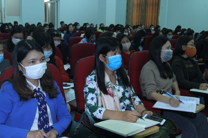 Cán bộ quản lý tại hội nghị tập huấn Cán bộ quản lý tại hội nghị tập huấn
