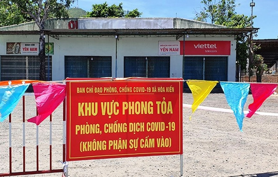 Phong tỏa quán cơm Yến Nam nơi bệnh nhân 13960 làm chủ. Ảnh minh họa: Thái Bình.