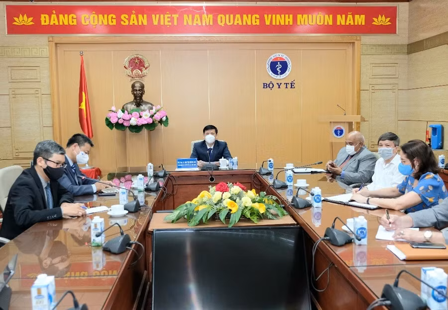 Bộ Y tế làm việc trực tuyến với ông Jose Angel Portal Miranda, Bộ trưởng Bộ Y tế nước Cộng hoà Cuba. Ảnh: BYT.