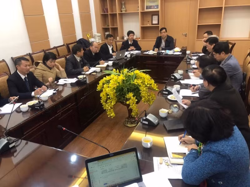 Một buổi họp xây dựng Hướng dẫn chẩn đoán và điều trị của Hội đồng chuyên môn bệnh truyền nhiễm của Bộ Y tế. Ảnh: BYT.