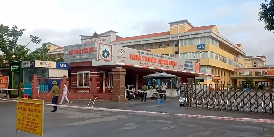 Phong tỏa tạm thời Bệnh viện đa khoa tỉnh Hà Tĩnh. Nguồn: SKĐS.
