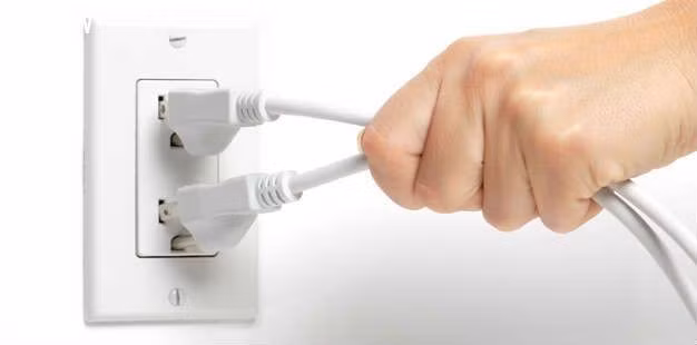 Làm gì để tiết kiệm điện trong ngày hè nắng nóng? Ảnh minh họa.