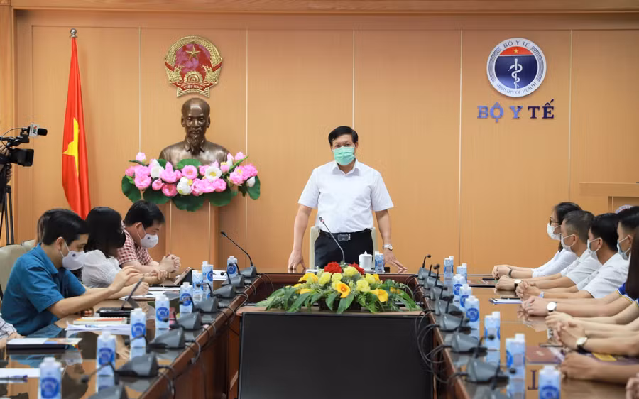 Đồng chí Đỗ Xuân Tuyên, Thứ trưởng Bộ Y tế phát biểu tại Buổi tiếp nhận. Nguồn: BYT.