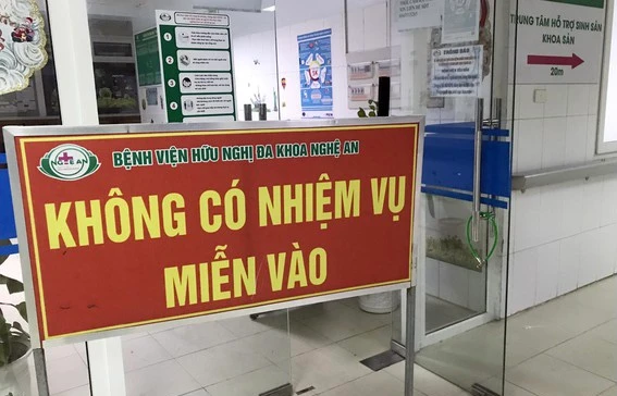 Bệnh viên đa khoa Nghệ An ngay lập tức phong tỏa tạm thời khoa Khoa Sản để chống dịch. Nguồn: Báo Nghệ An.