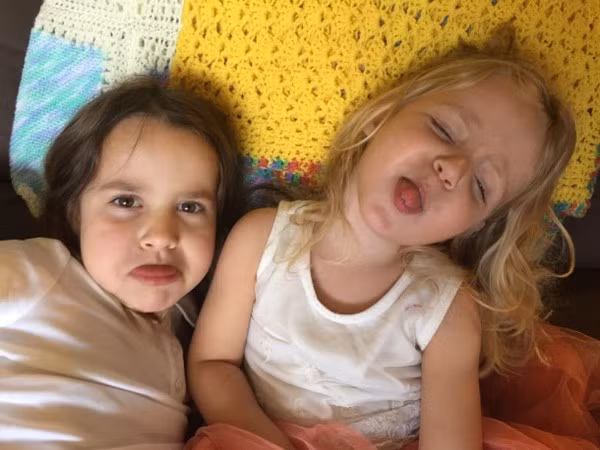 Bất ngờ với lý do thực sự khiến trẻ nhõng nhẽo khi có mẹ