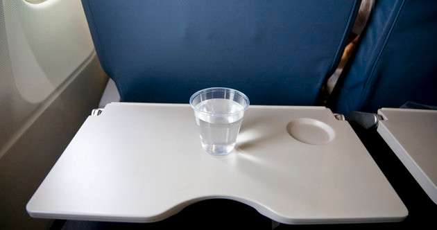 Bàn ăn cũng là nơi chứa nhiều vi khuẩn độc hại. Bàn ăn cũng là nơi chứa nhiều vi khuẩn độc hại.