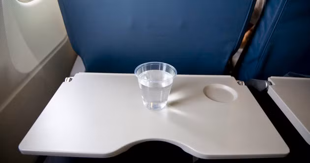 Bàn ăn cũng là nơi chứa nhiều vi khuẩn độc hại.