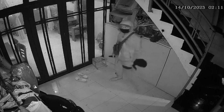 Camera ghi lại quá trình thực hiện hành vi trộm cắp của Hiếu và Dự tại nhà dân. (Ảnh: CACC)