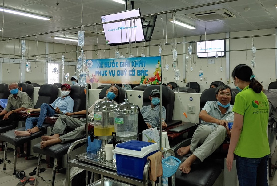 Xe nước giải khát miễn phí cho bệnh nhân ung thư tại Bệnh viện Chợ Rẫy. Ảnh: BVCC. Xe nước giải khát miễn phí cho bệnh nhân ung thư tại Bệnh viện Chợ Rẫy. Ảnh: BVCC.