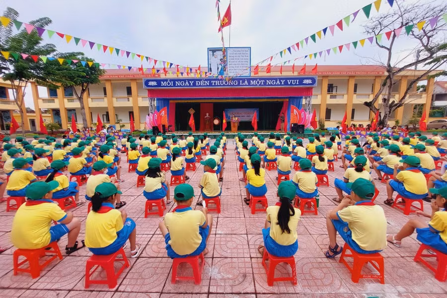 Ngôi trường Tiểu học nơi cô Lương đang công tác có cơ sở vật chất khang trang, luôn sạch đẹp.