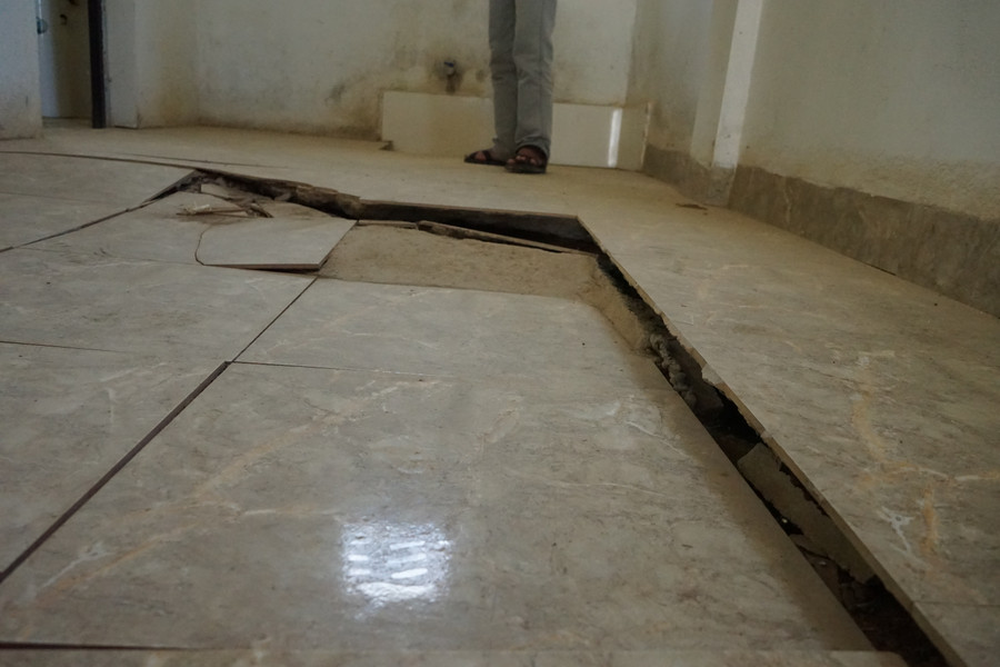 Do ảnh hưởng thi công cao tốc Mai Sơn - Quốc lộ 45 khiến nhà dân bị sụt lún, nứt. Do ảnh hưởng thi công cao tốc Mai Sơn - Quốc lộ 45 khiến nhà dân bị sụt lún, nứt.