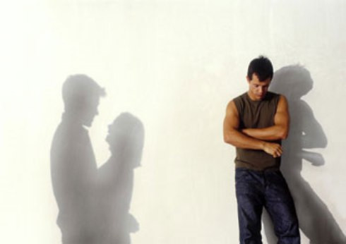 Nghi vợ ngoại tình vì phát hiện “vật thể lạ” trong vườn chuối - Ảnh 1