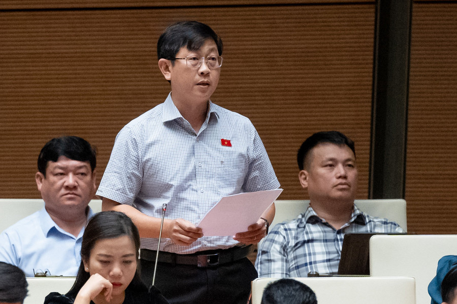 Đại biểu Nguyễn Hữu Thông (Đoàn ĐBQH tỉnh Bình Thuận). Đại biểu Nguyễn Hữu Thông (Đoàn ĐBQH tỉnh Bình Thuận).