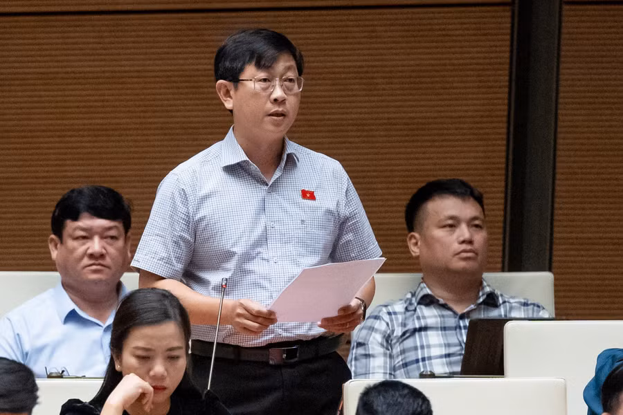 Đại biểu Nguyễn Hữu Thông (Đoàn ĐBQH tỉnh Bình Thuận).