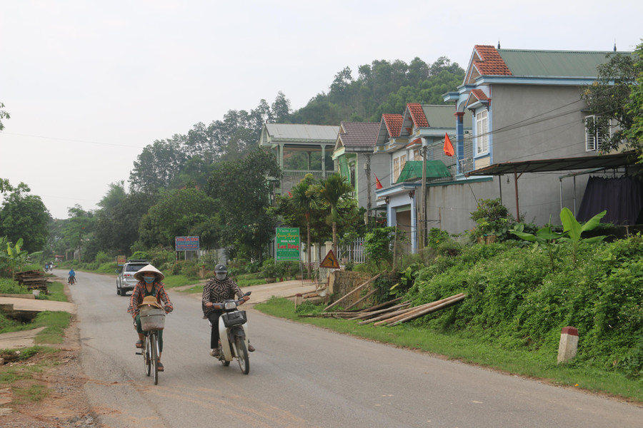 Đời sống của người dân xã Thanh Hối, huyện Tân Lạc ngày càng khởi sắc. Nhà cửa được xây dựng khang trang và kiên cố.