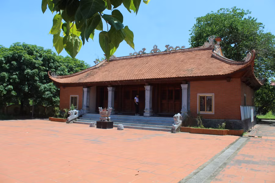 Nghè Xuân Phả - nơi thờ tự Thần hoàng làng Xuân Phả. Nơi đây không chỉ là không gian văn hóa tâm linh, mà còn gắn với bảo tồn giá trị của trò Xuân Phả.