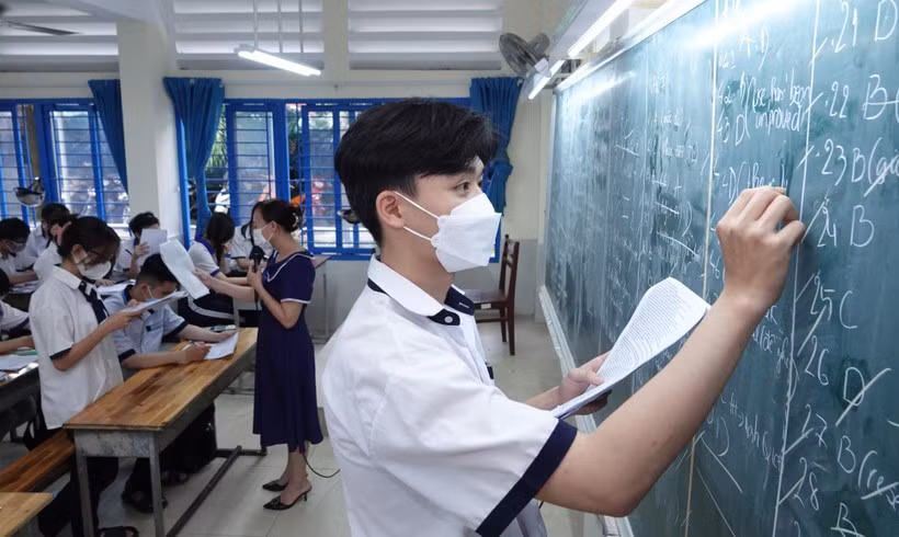 Học sinh lớp 12 TPHCM tích cực ôn luyện cho kỳ thi tốt nghiệp THPT 2023. Ảnh: INT