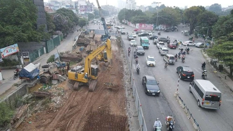 Tạm dừng thi công mở rộng đường Âu Cơ - Nghi Tàm ở Hà Nội