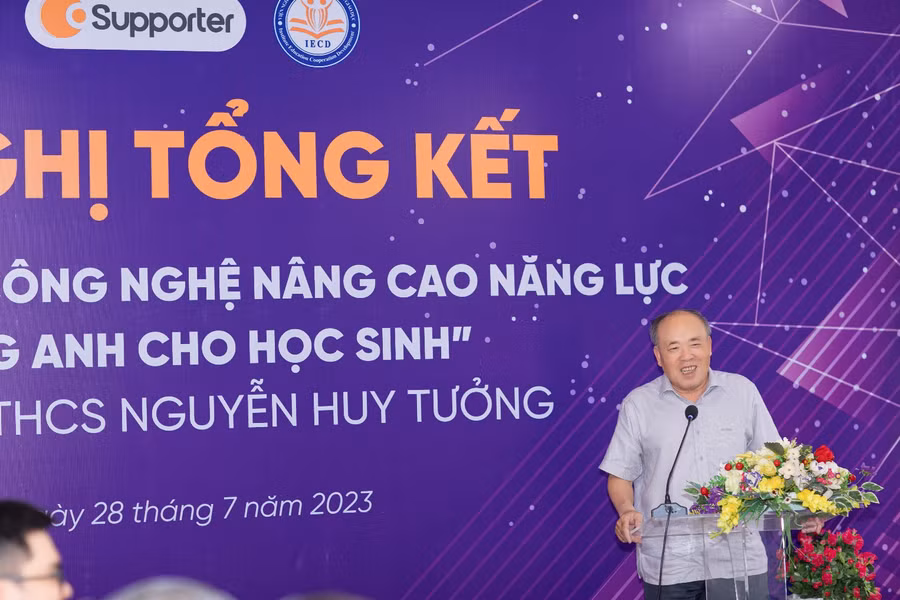 PGS TS Nguyễn Gia Cầu viện phó Viện nghiên cứu hợp tác phát triển giáo dục phát biểu đóng góp ý kiến cho đề án