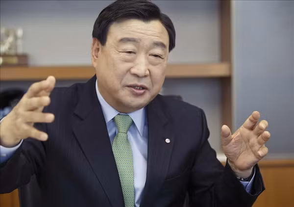 “Mỗi gia đình đều có quyền nuôi dạy con cái một cách độc lập”, Lee Hee Beum của đảng Tự do Bảo thủ phát biểu.